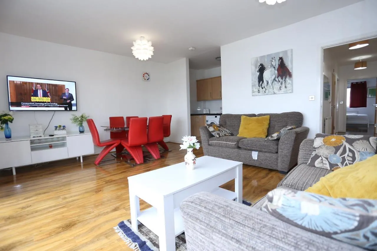 Lovely 2 Bed 2 Toilet Hill House River View Apartment London