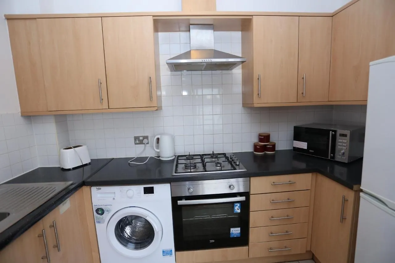 Lovely 2 Bed 2 Toilet Hill House River View Apartment London