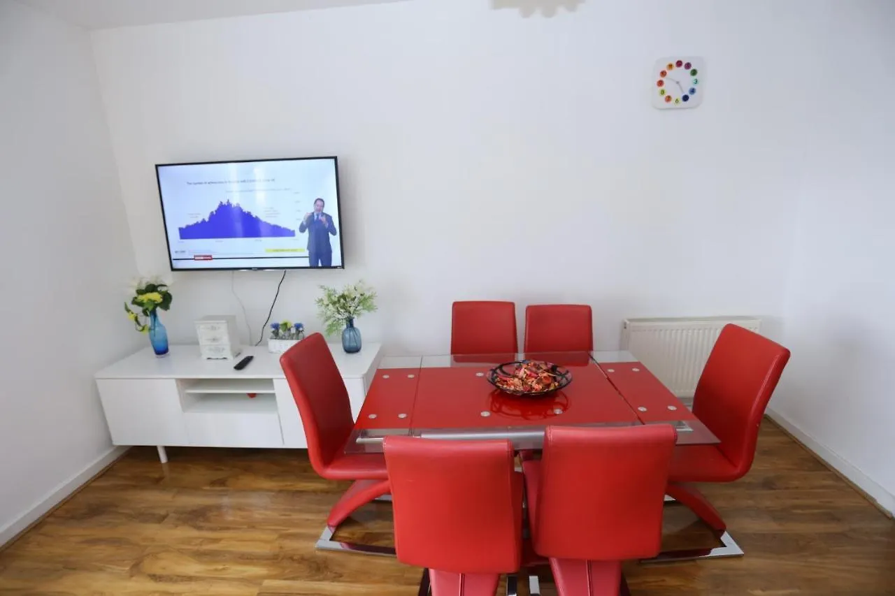 Lovely 2 Bed 2 Toilet Hill House River View Apartment London 0*,  United Kingdom