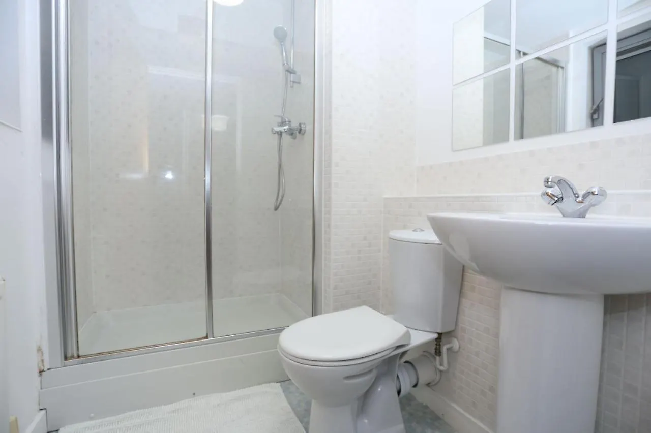 Lovely 2 Bed 2 Toilet Hill House River View Apartment London