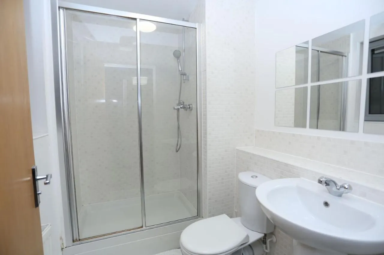 Lovely 2 Bed 2 Toilet Hill House River View Apartment London