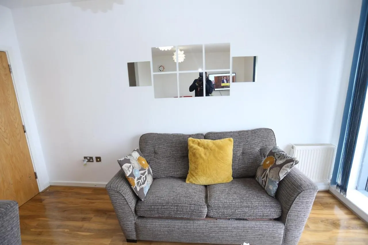Lovely 2 Bed 2 Toilet Hill House River View Apartment London United Kingdom