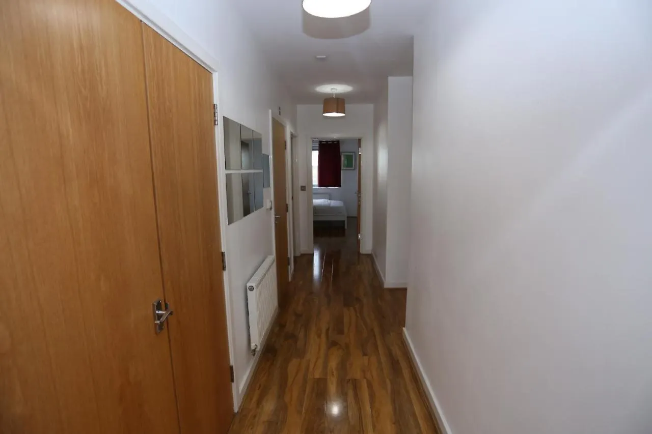 Lovely 2 Bed 2 Toilet Hill House River View Apartment London United Kingdom